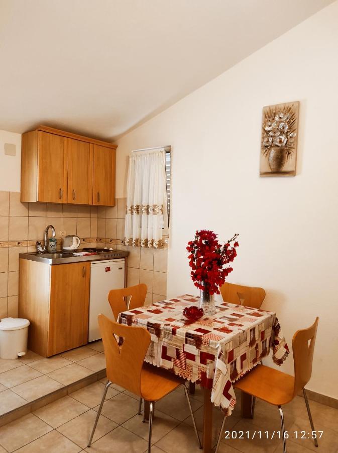 Apartmani Steni Sveti Stefan Ngoại thất bức ảnh