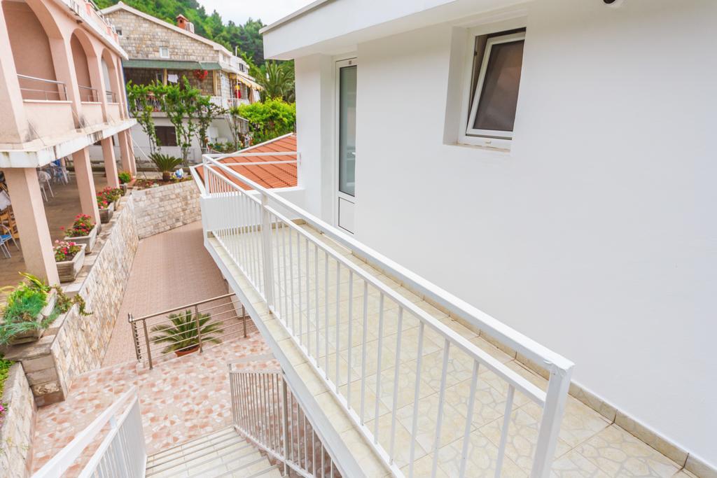 Apartmani Steni Sveti Stefan Ngoại thất bức ảnh